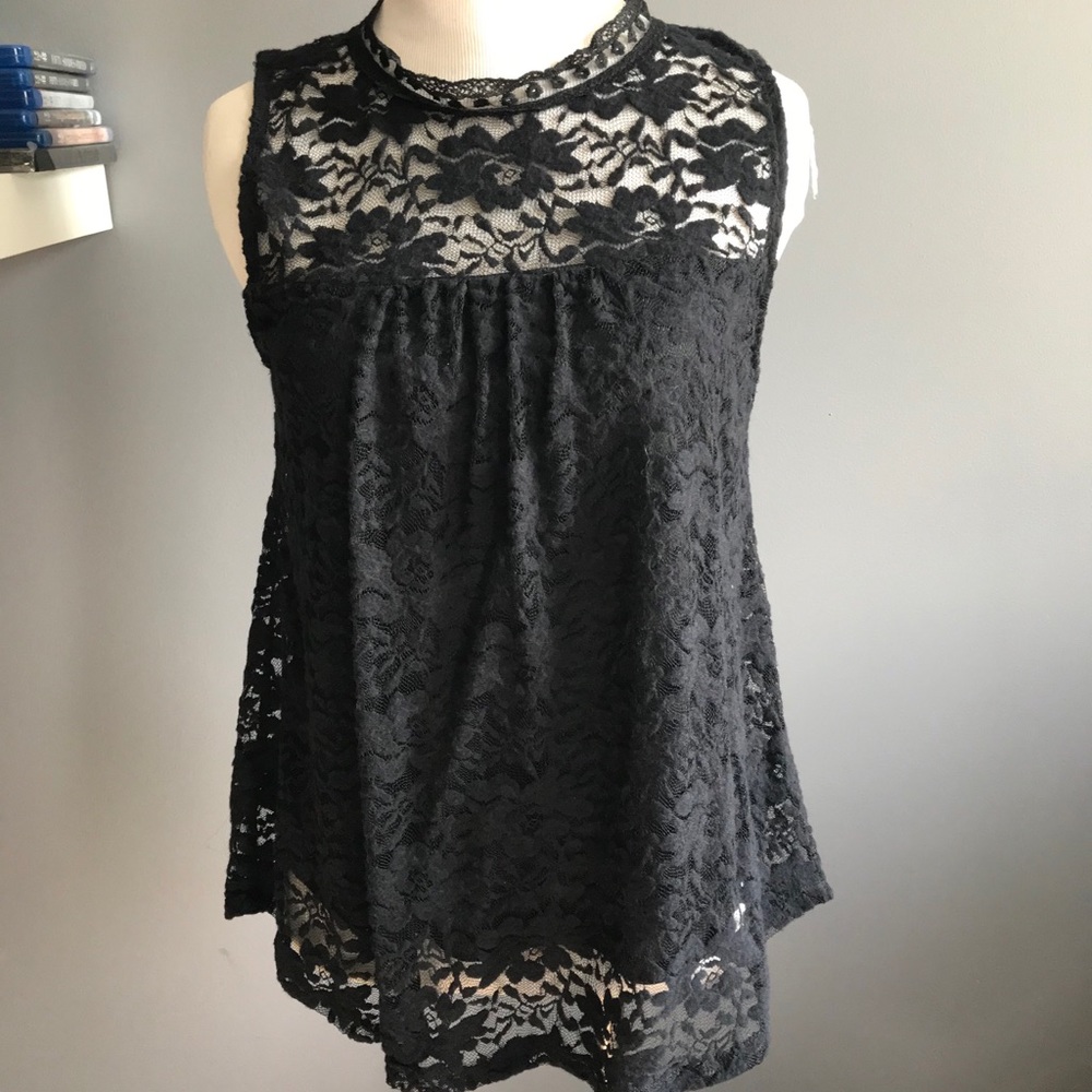 Black lace sleeveless
